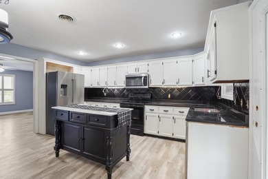 Beautifully updated 3-bedroom, 2-bath home with a spacious bonus - photo 9