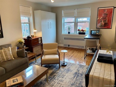 This stylish, move-in ready studio is located in the quiet - photo 12