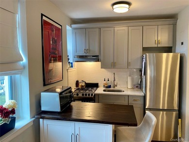 This stylish, move-in ready studio is located in the quiet - photo 13