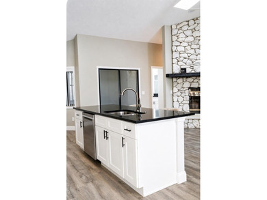 Beautifully renovated and move-in ready, this spacious 3-bedroom - photo 8