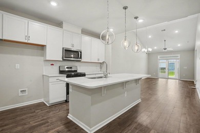 Welcome to this meticulously maintained 3-bedroom, 2-bathroom - photo 6