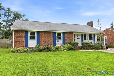 Welcome to this charming 3-bedroom, 1.5-bath home in the heart - photo 3