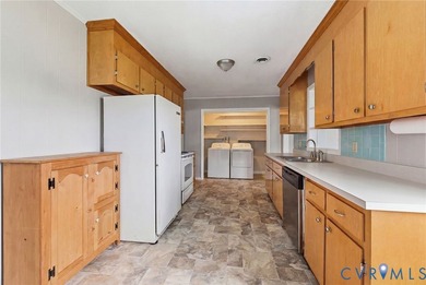 Welcome to this charming 3-bedroom, 1.5-bath home in the heart - photo 7