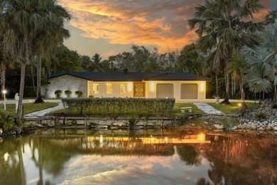 Tropical oasis in the heart of it all! This one-of-a-kind - photo 1