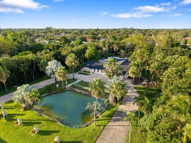 Tropical oasis in the heart of it all! This one-of-a-kind - photo 9