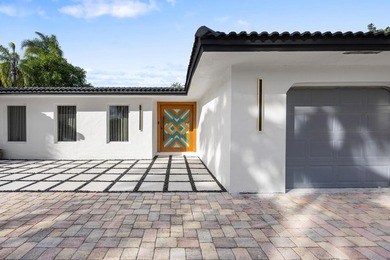 Tropical oasis in the heart of it all! This one-of-a-kind - photo 10