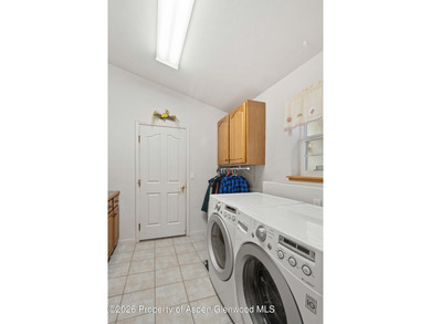 Welcome to this beautifully designed 4-bedroom, 2-bath home - photo 22