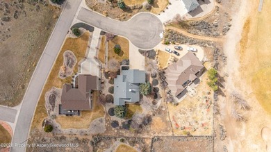 Welcome to this beautifully designed 4-bedroom, 2-bath home - photo 26