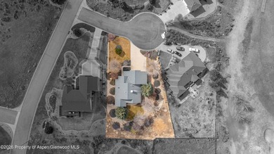 Welcome to this beautifully designed 4-bedroom, 2-bath home - photo 27