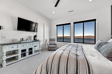 Experience lakefront living in this 2024 custom Beaver Lake - photo 28