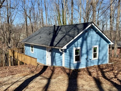 Lake Lanier Home For Sale in Flowery Branch Georgia