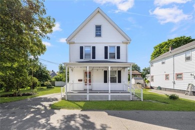 Traditional Newport Cottage off North Broadway neighborhood - photo 1