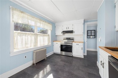 Traditional Newport Cottage off North Broadway neighborhood - photo 7
