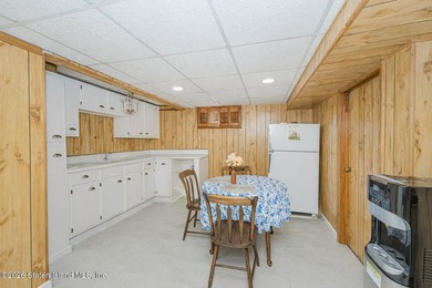Welcome Home! This is a lovely colonial style 2 level house - photo 14