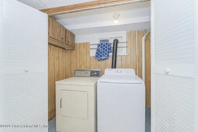 Welcome Home! This is a lovely colonial style 2 level house - photo 19