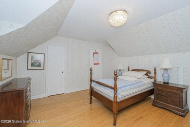 Welcome Home! This is a lovely colonial style 2 level house - photo 24