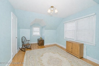 Welcome Home! This is a lovely colonial style 2 level house - photo 27