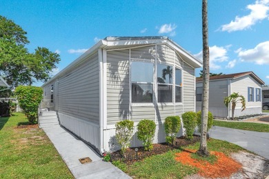 JUST LISTED!!! Lakefront 3BR/2BA with Florida room and tile - photo 4