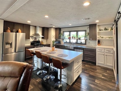 Welcome to a charming East Texas retreat offering easy living in - photo 2