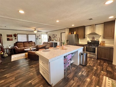 Welcome to a charming East Texas retreat offering easy living in - photo 3