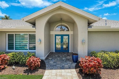 A rare offering, this fully renovated three-bedroom-plus-den - photo 3