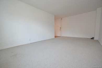 Welcome to this bright and inviting studio CO-OP in the - photo 6