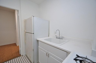 Welcome to this bright and inviting studio CO-OP in the - photo 10