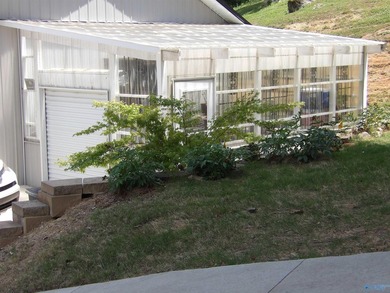 Waterfront home, Signal Point community, Guntersville city - photo 8