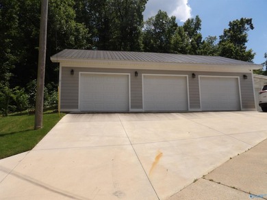 Waterfront home, Signal Point community, Guntersville city - photo 9