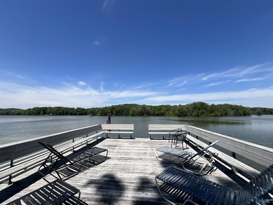 Enjoy lakeside living in this charming 3-bed / 1.5-bath mfg home - photo 5