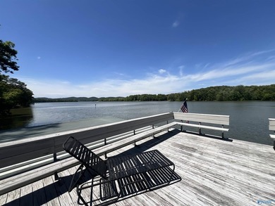 Enjoy lakeside living in this charming 3-bed / 1.5-bath mfg home - photo 6