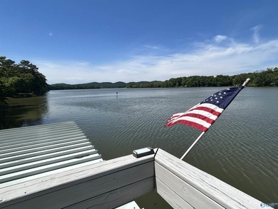 Enjoy lakeside living in this charming 3-bed / 1.5-bath mfg home - photo 7