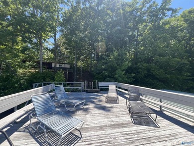 Enjoy lakeside living in this charming 3-bed / 1.5-bath mfg home - photo 8