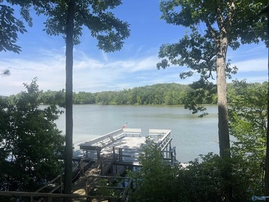 Enjoy lakeside living in this charming 3-bed / 1.5-bath mfg home - photo 9