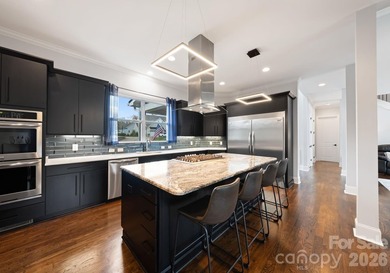 Tranquil Waterfront Estate with Unmatched Multigenerational - photo 17