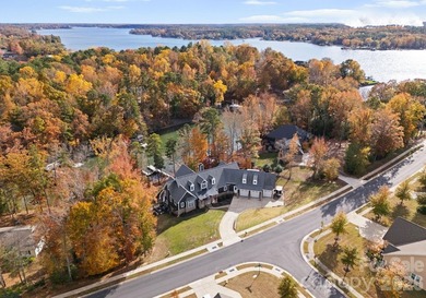 Tranquil Waterfront Estate with Unmatched Multigenerational - photo 46