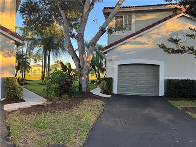 Lake Townhome/Townhouse For Sale in Weston, Florida