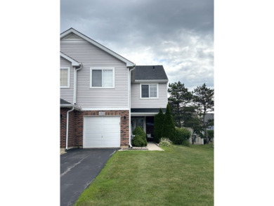 Lake Townhome/Townhouse For Sale in Darien, Illinois