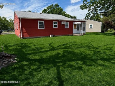 Welcome to 19 Sherwood Court in the sought after 55+ community - photo 3