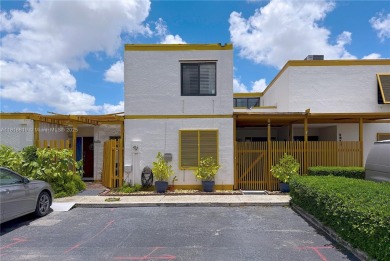 Lake Townhome/Townhouse For Sale in Miami, Florida