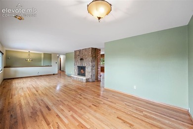Welcome to this exceptional 5-bedroom, 3-bathroom home in Skyway - photo 5