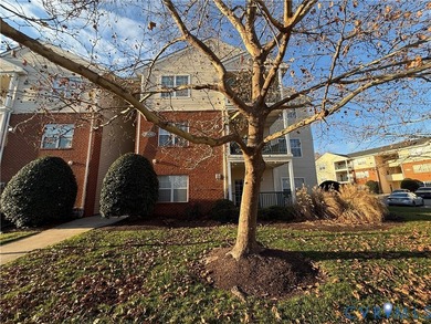 Welcome to this beautifully renovated first-floor condominium - photo 1