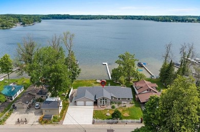 Beautiful arched-window entry welcomes you to this inviting lake - photo 5