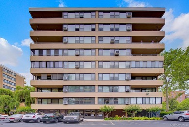Move right into this updated 3-bedroom, Co-op in Le Havre in - photo 1