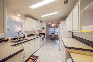 AMAZING OPPORTUNITY! TURN KEY! PRICE REDUCED! THIS ONE CHECKS A - photo 11