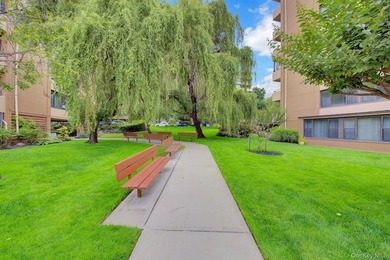 Move right into this updated 3-bedroom, Co-op in Le Havre in - photo 3