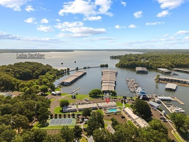 Your perfect lakeside escape awaits on Lake Barkley! This fully - photo 2