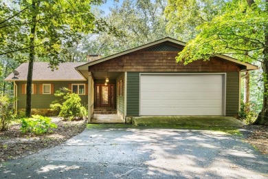 Lake Chatuge Home For Sale in Hayesville North Carolina