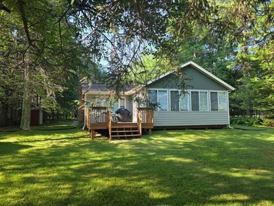 Charming, lovingly cared-for cottage on highly desirable Lake - photo 1