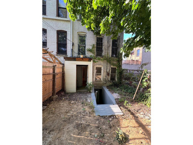 Four levels including a cellar which has access to backyard - photo 6